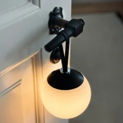 Lámpara decorativa recargable LED Odin de Dyberg Larsen, negro/blanco, IP44