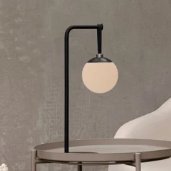 Lámpara decorativa recargable LED Odin de Dyberg Larsen, negro/blanco, IP44