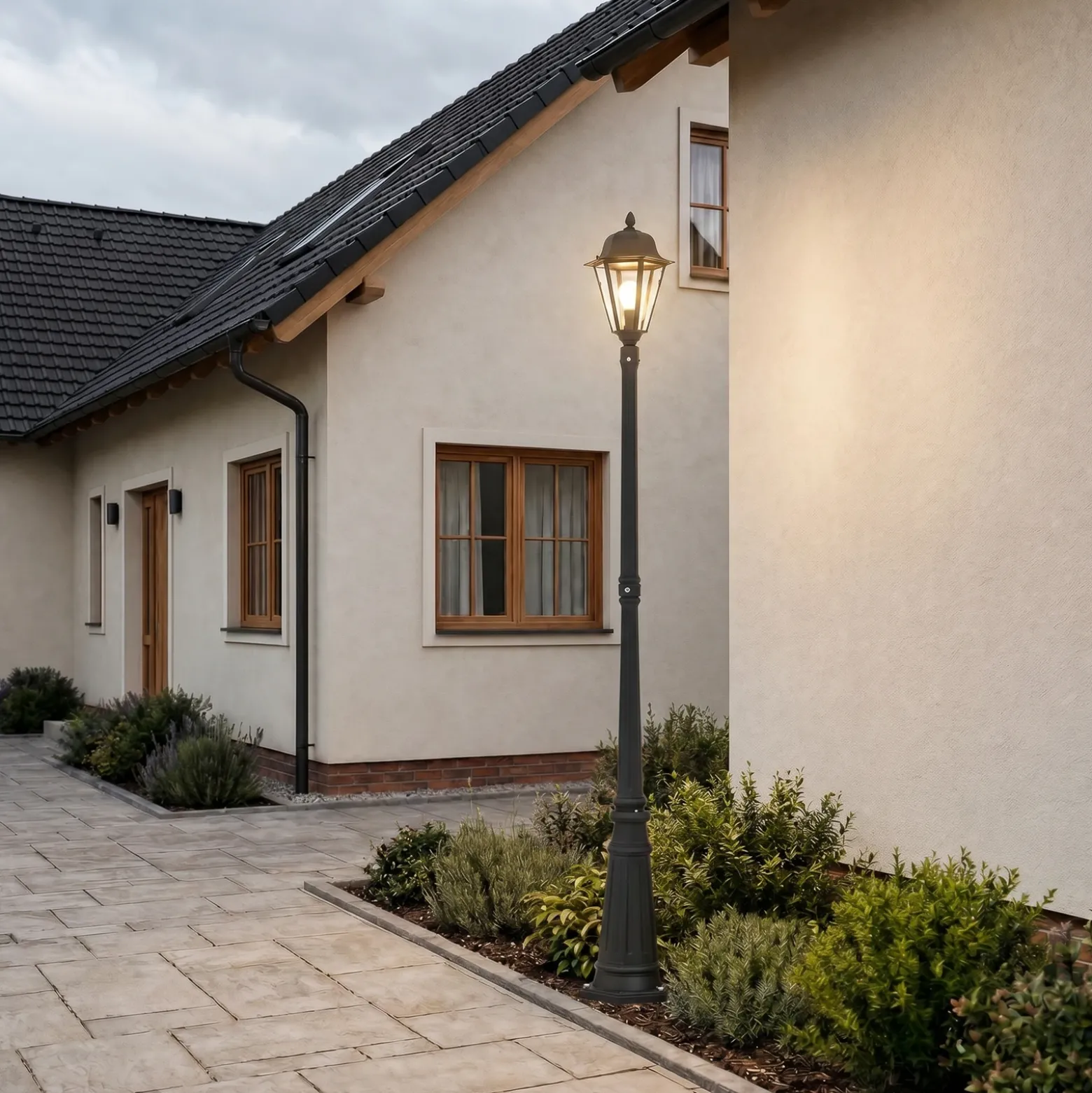 Lámpara de exterior Edana de Lindby, 211 cm, antracita, E27, IP44