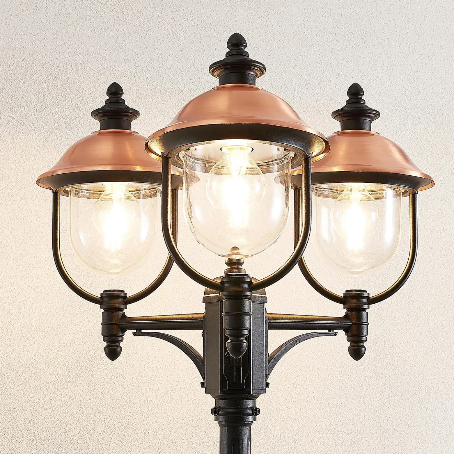 Lámpara de exterior Lindby Clint, 225 cm, 3 luces, resistente al agua salada,
