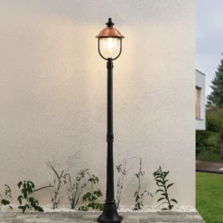 Lámpara de exterior Lindby Clint, 177 cm, metal, resistente al agua salada, E27