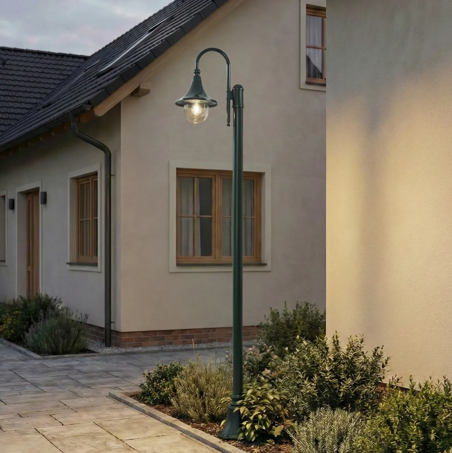 Lámpara de exterior Lindby Daphne, 220 cm, verde, metal, E27