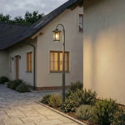 Lámpara de exterior Lindby Zayn, negra, 1 luz, altura 220 cm, IP65