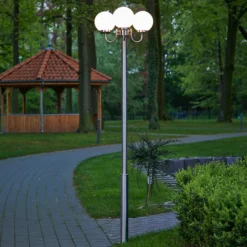 Lámpara de exterior Samuel de Lindby, 218 cm, 3 luces, globo, E27, IP44