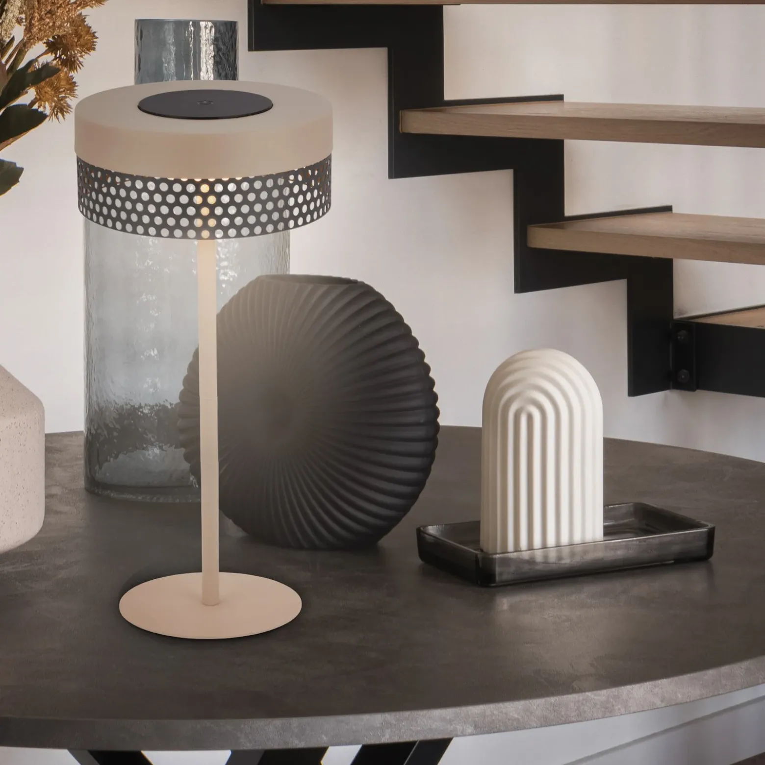 Lámpara de mesa con batería Booha, beige, metal, IP44, atenuable