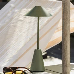 Lámpara de mesa exterior recargable Cannes de Globen Lighting, verde, IP54