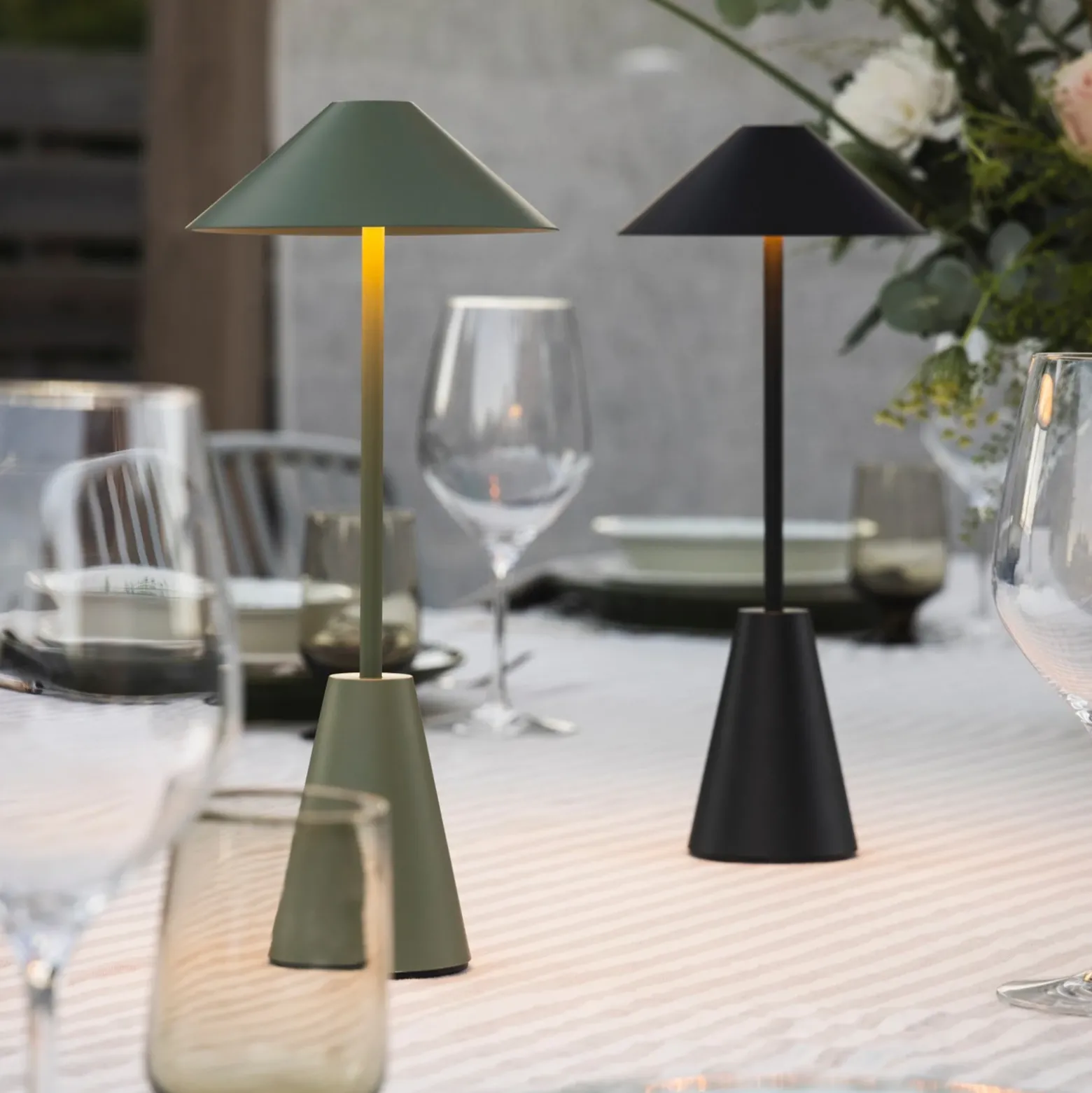 Lámpara de mesa exterior recargable Cannes de Globen Lighting, verde, IP54