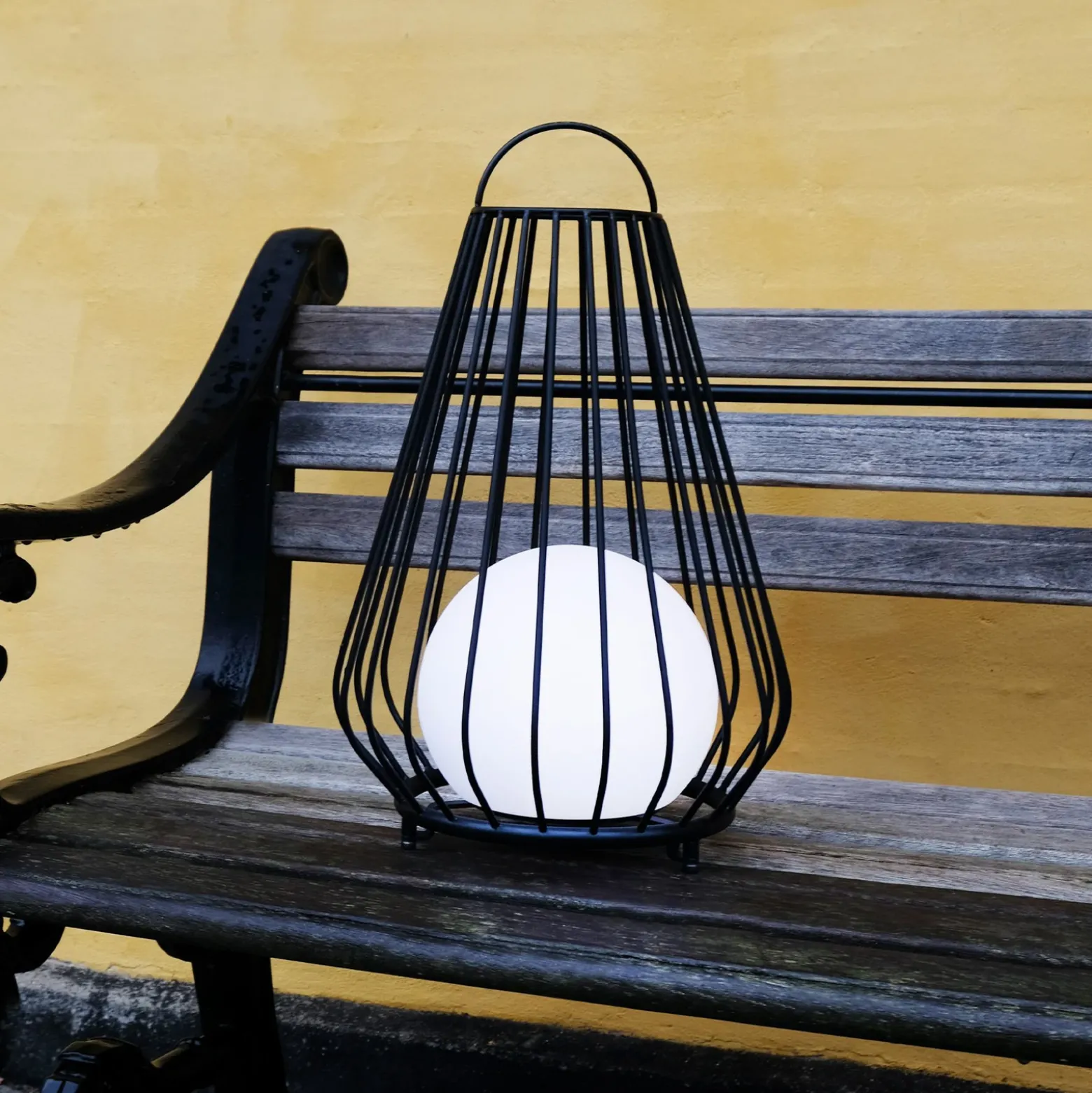 Lámpara de mesa LED Evesham de Dyberg Larsen, altura 48 cm