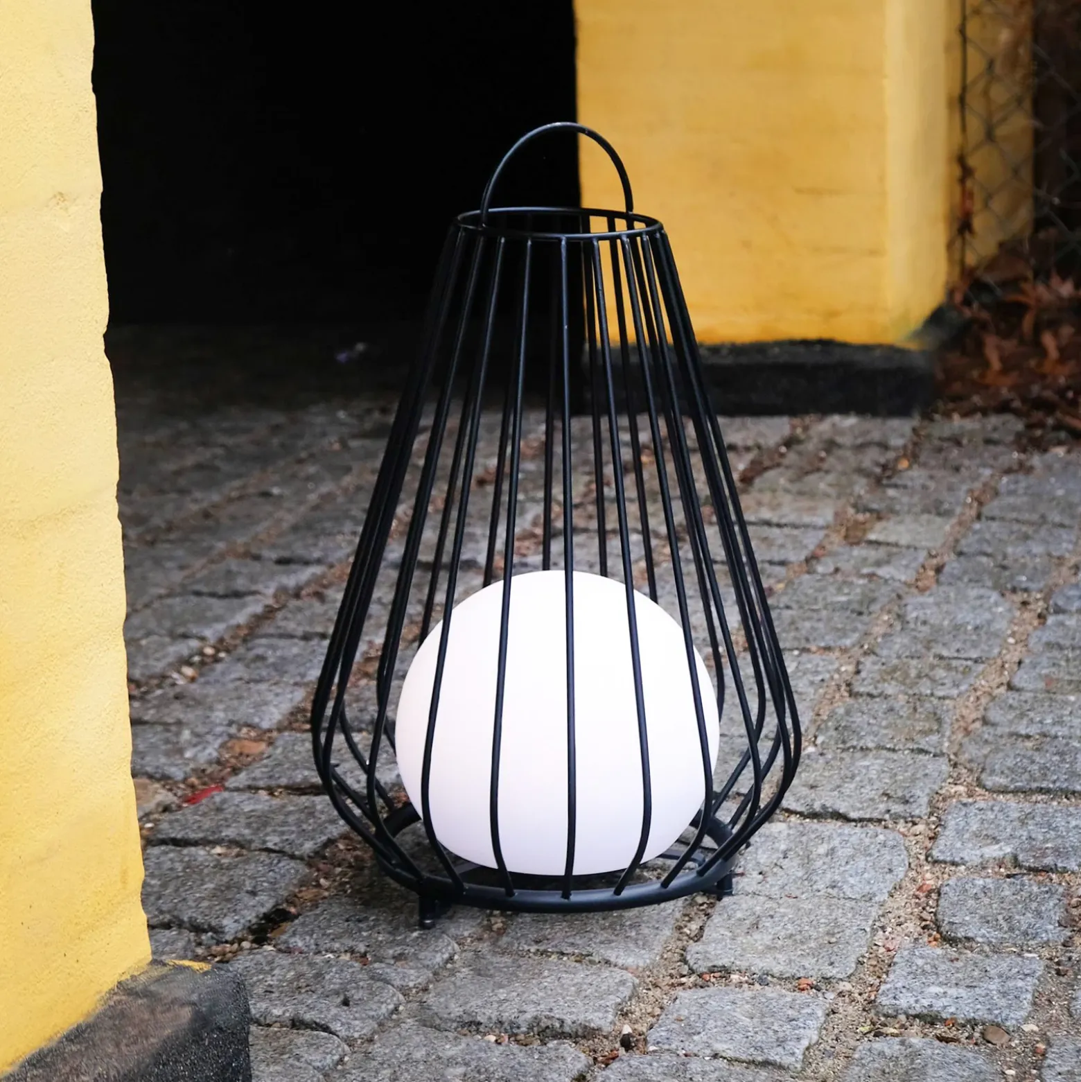 Lámpara de mesa LED Evesham de Dyberg Larsen, altura 48 cm