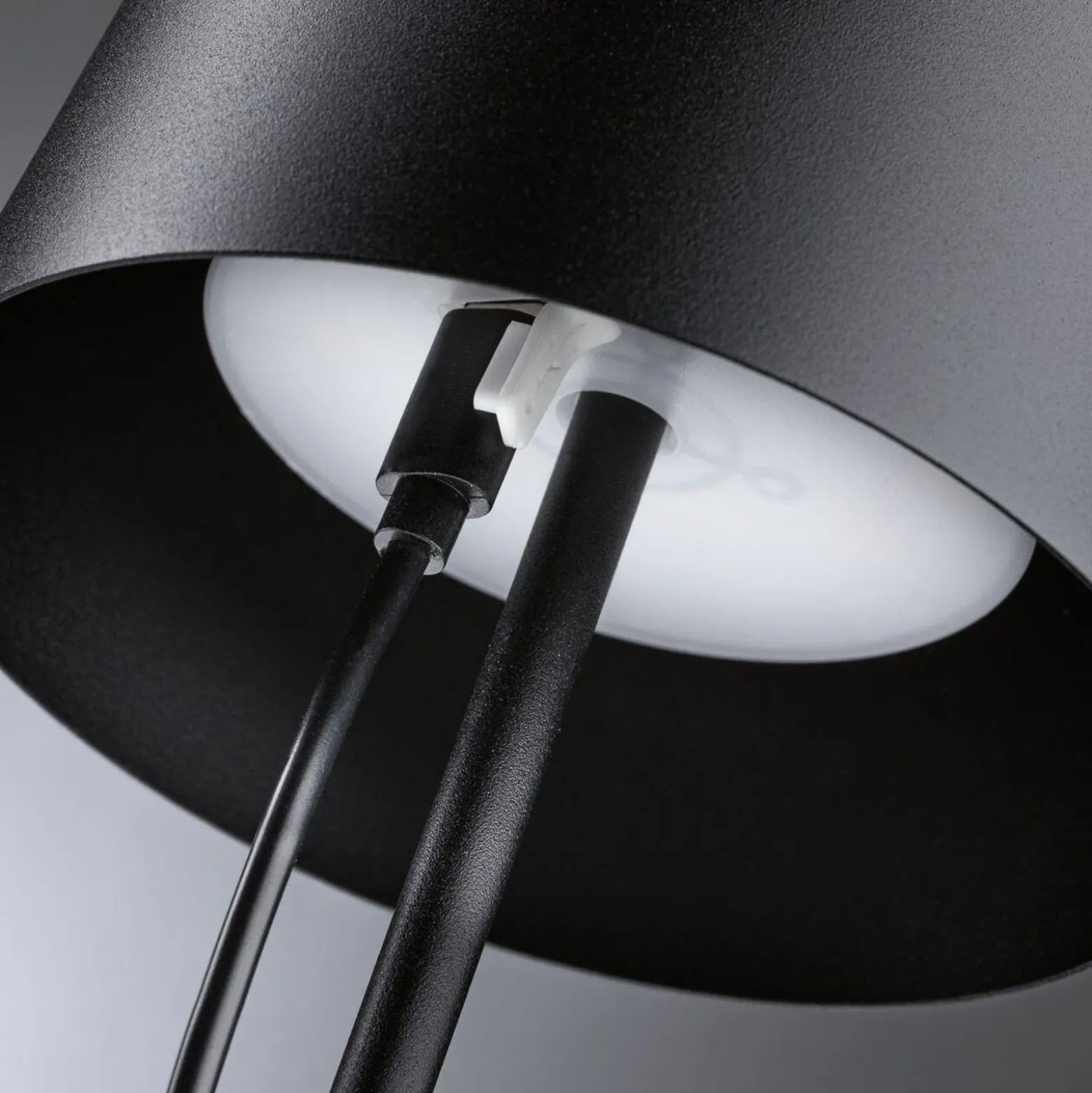 Lámpara de mesa LED Gilo de Paulmann, negra, plástico, IP44