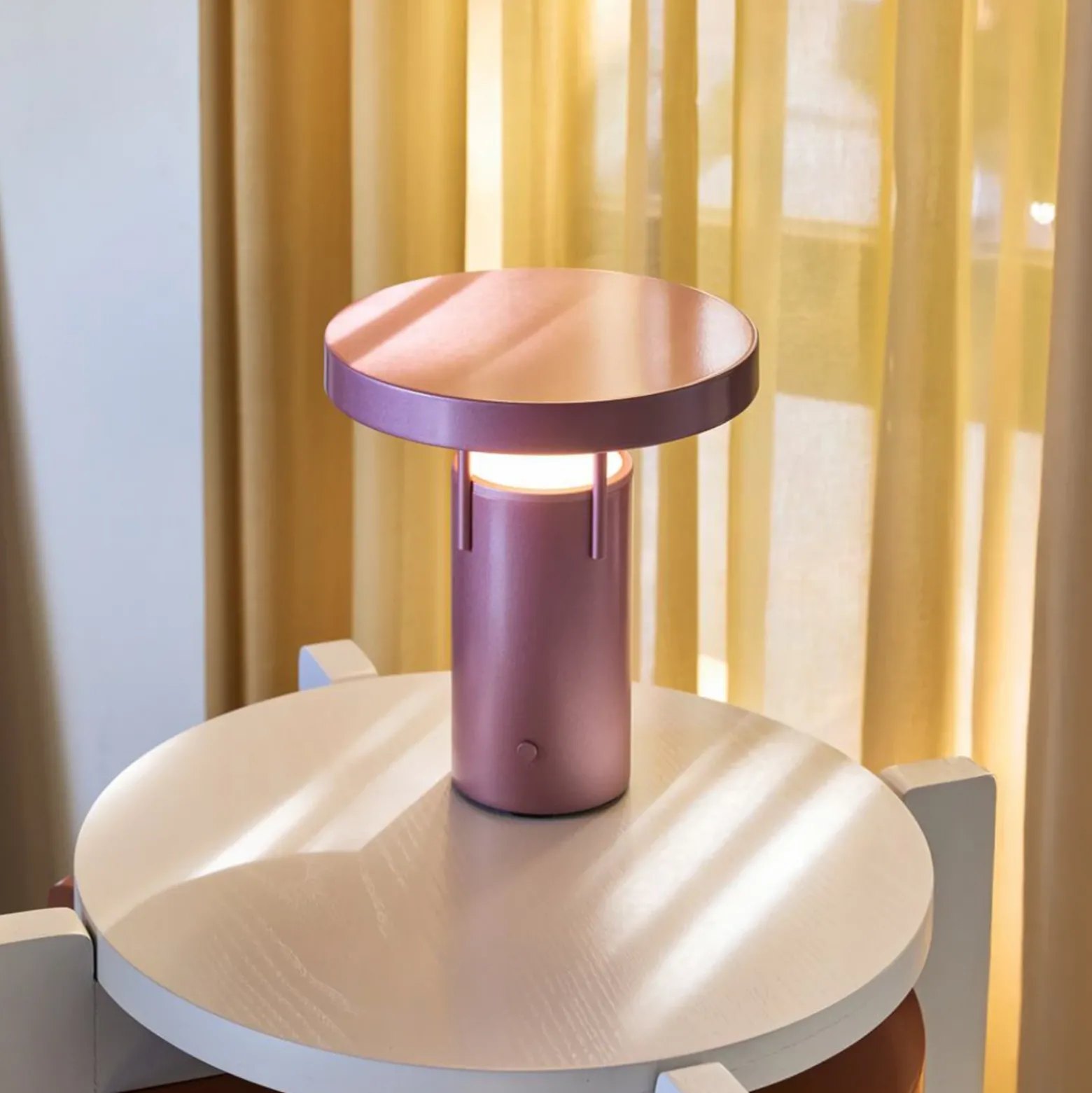 lámpara de mesa LED HÜBSCH BringMe Mini, rosa metalizado, 20 cm