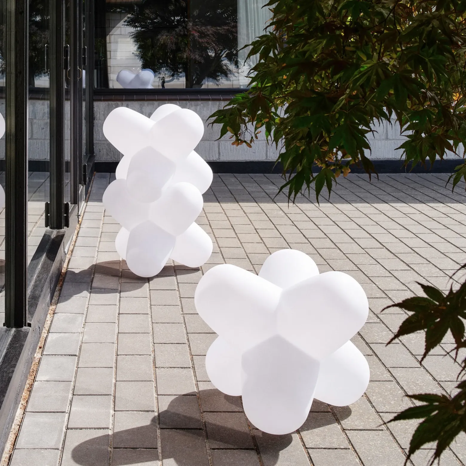 Lámpara de mesa LED JACK de Tom Dixon, blanca, 58 x 58 cm, IP65