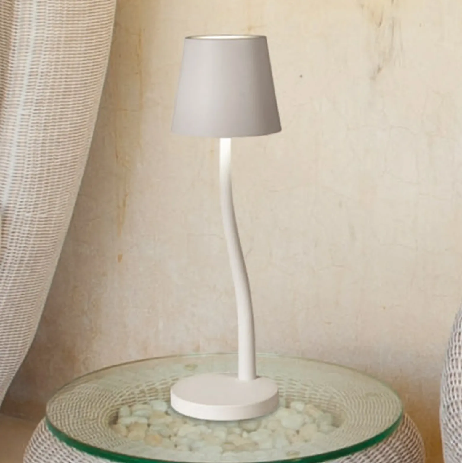 Lámpara de mesa LED Judy, batería, IP54, blanco