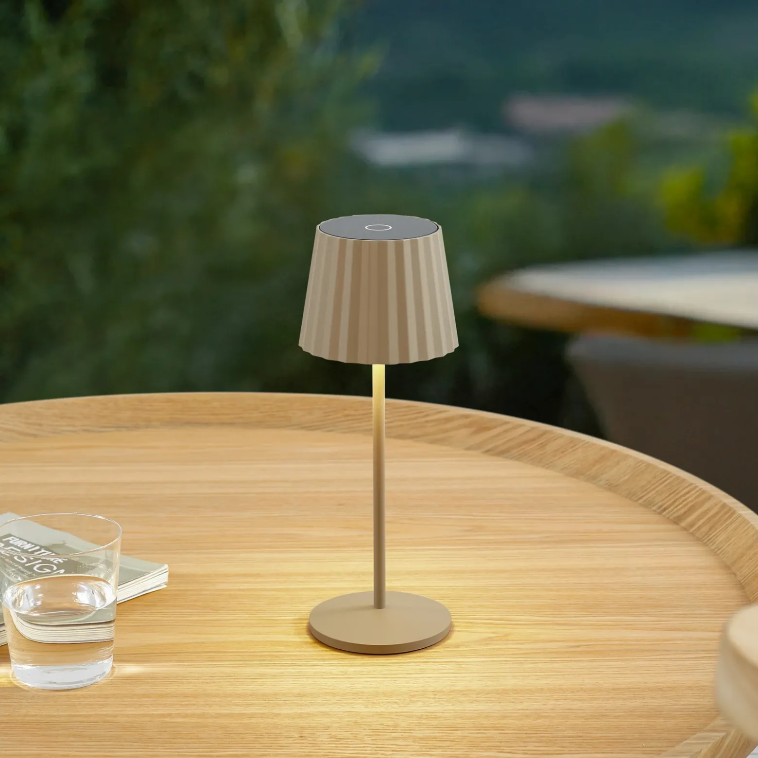 lámpara de mesa LED Lindby Esali, beige, metal, IP65