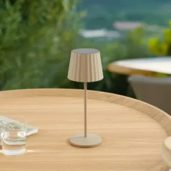 lámpara de mesa LED Lindby Esali, beige, metal, IP65
