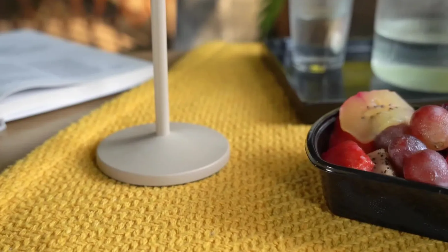 lámpara de mesa LED Lindby Esali, beige, metal, IP65