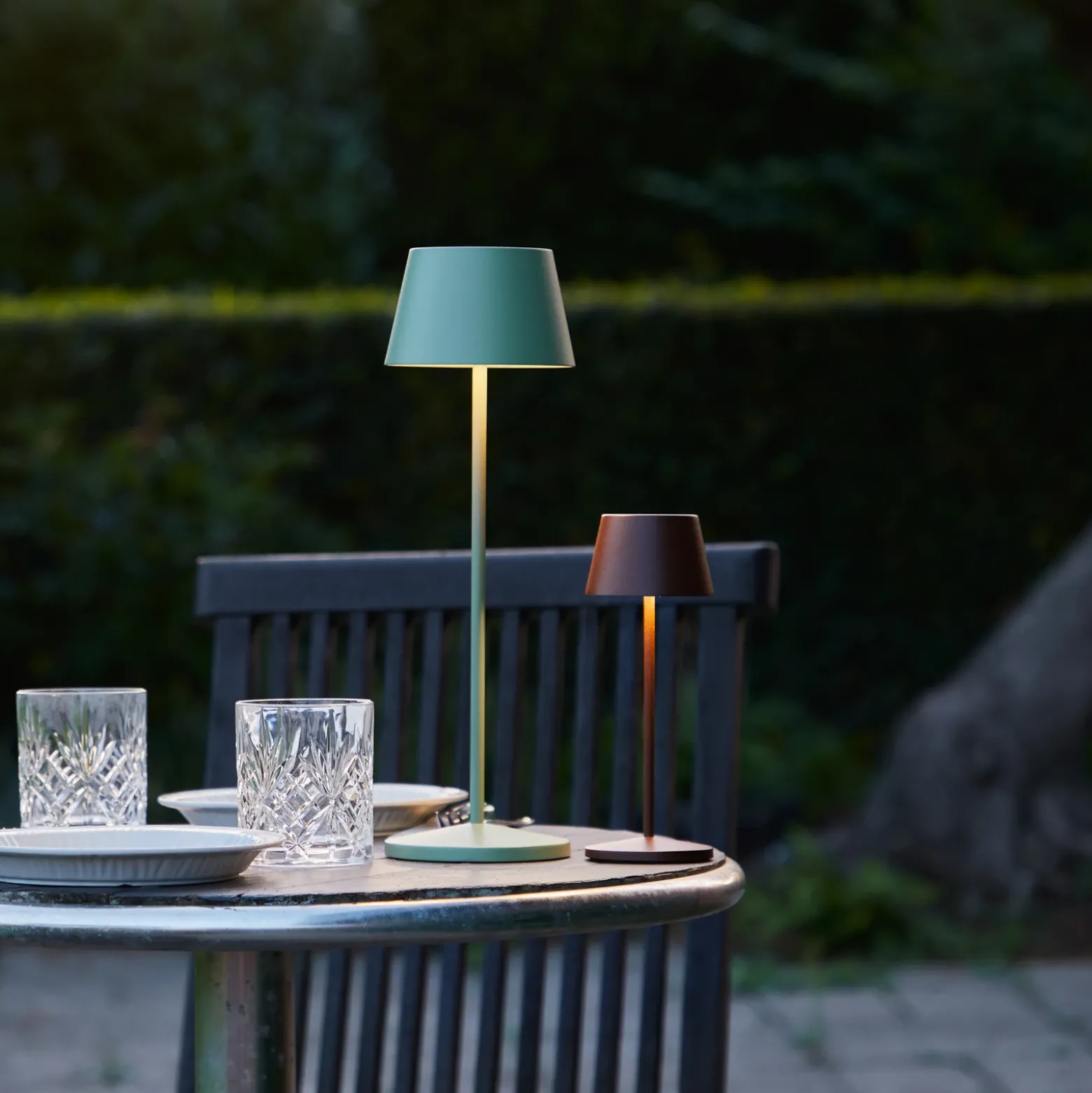 Lámpara de mesa LED LOOM DESIGN Modi Micro, IP65, corten