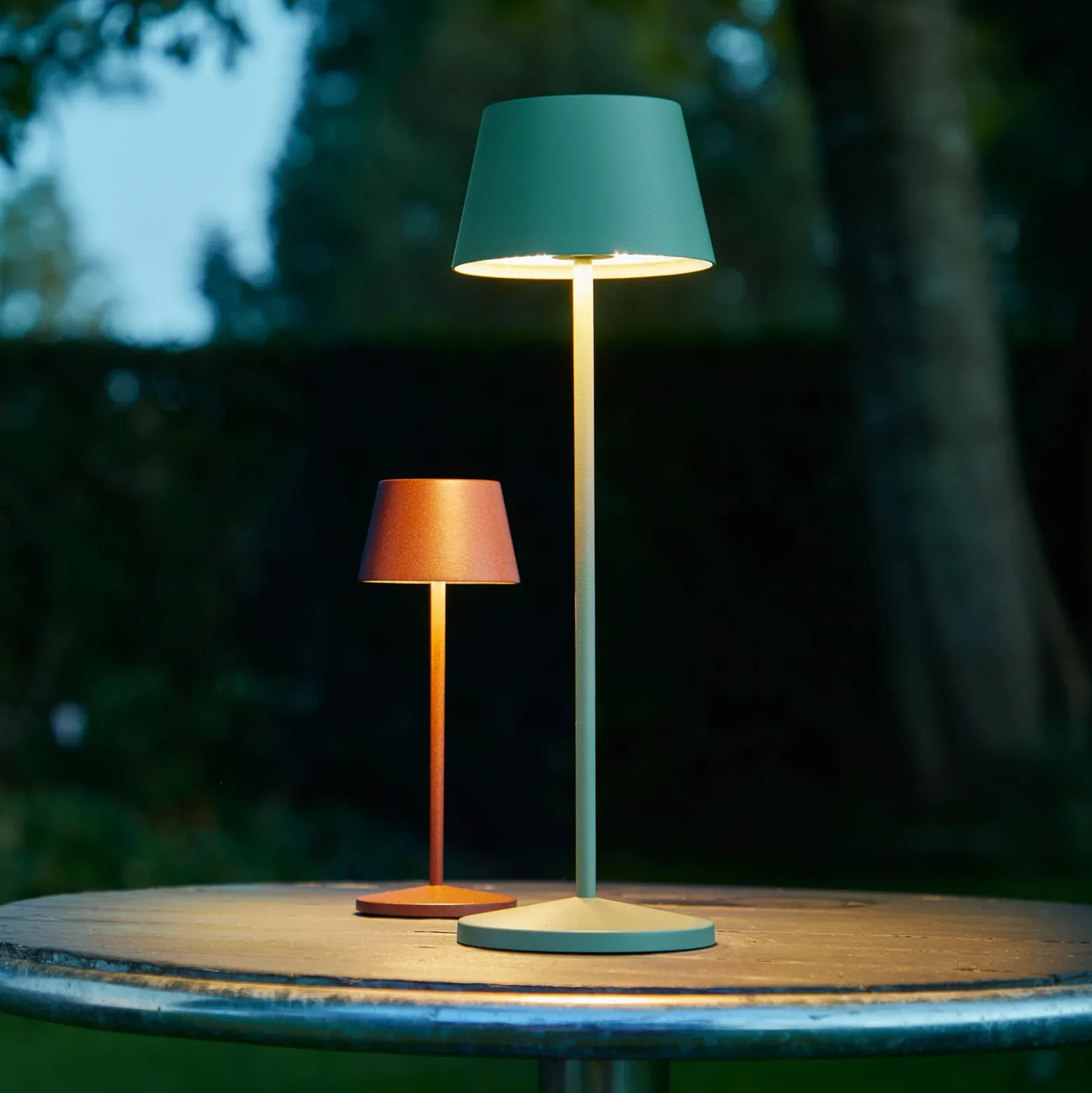 Lámpara de mesa LED LOOM DESIGN Modi Micro, IP65, corten