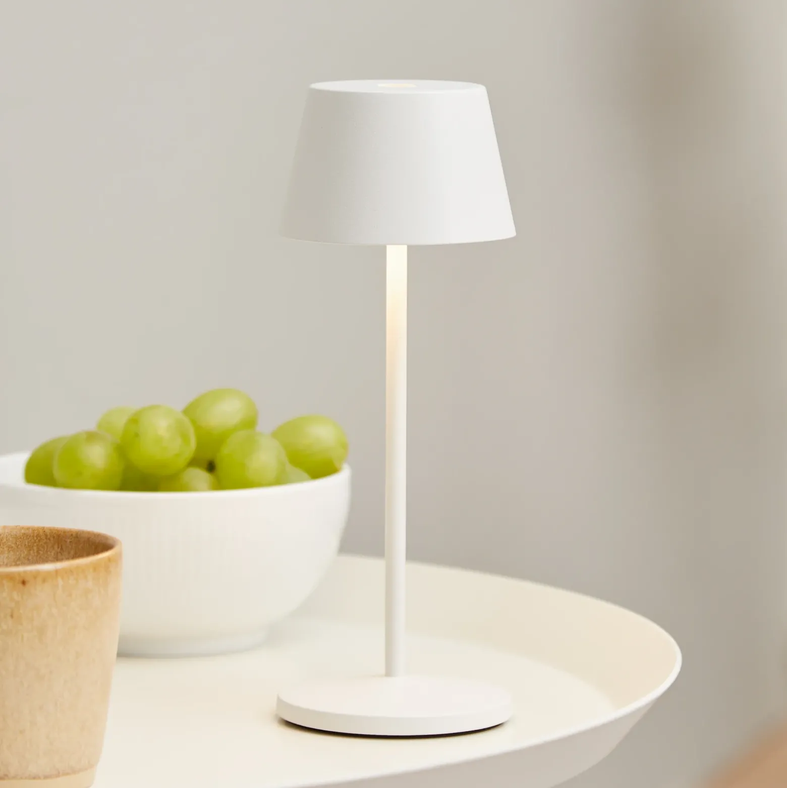Lámpara de mesa LED LOOM DESIGN Modi Micro, IP65, blanca
