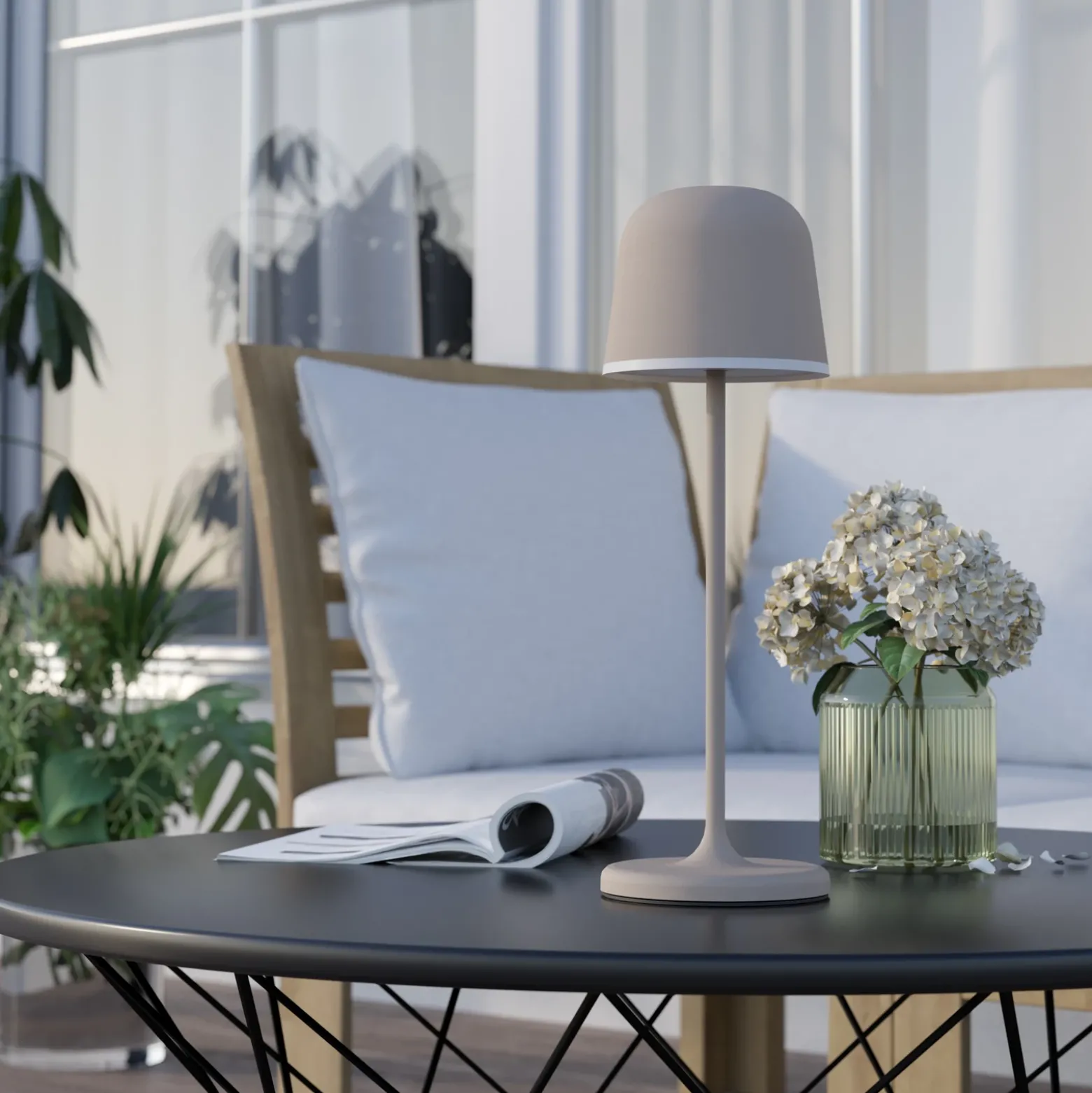Lámpara de mesa LED Mannera con batería, arena