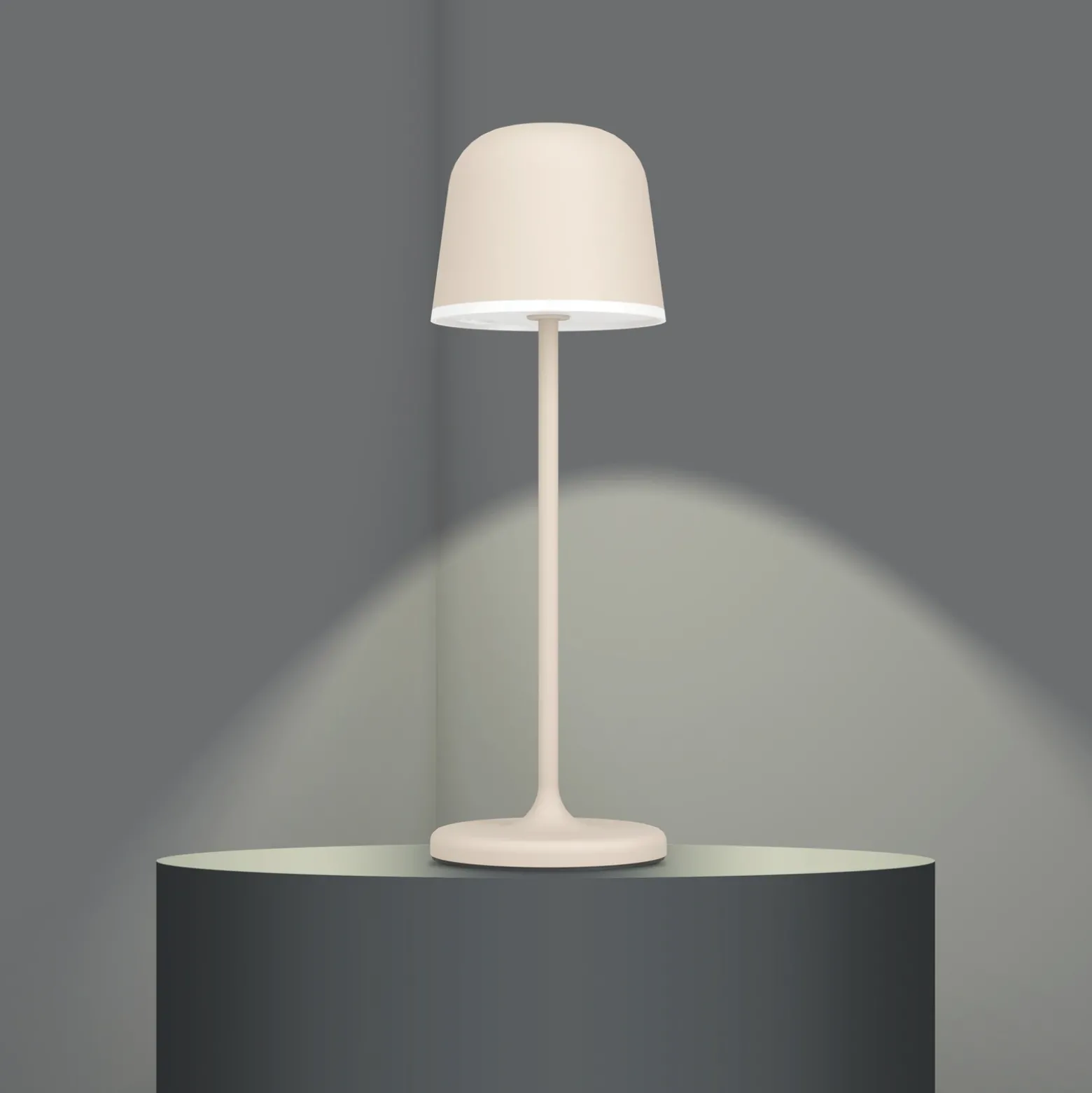 Lámpara de mesa LED Mannera con batería, arena