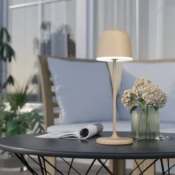 Lámpara de mesa LED Mannera con batería, arena