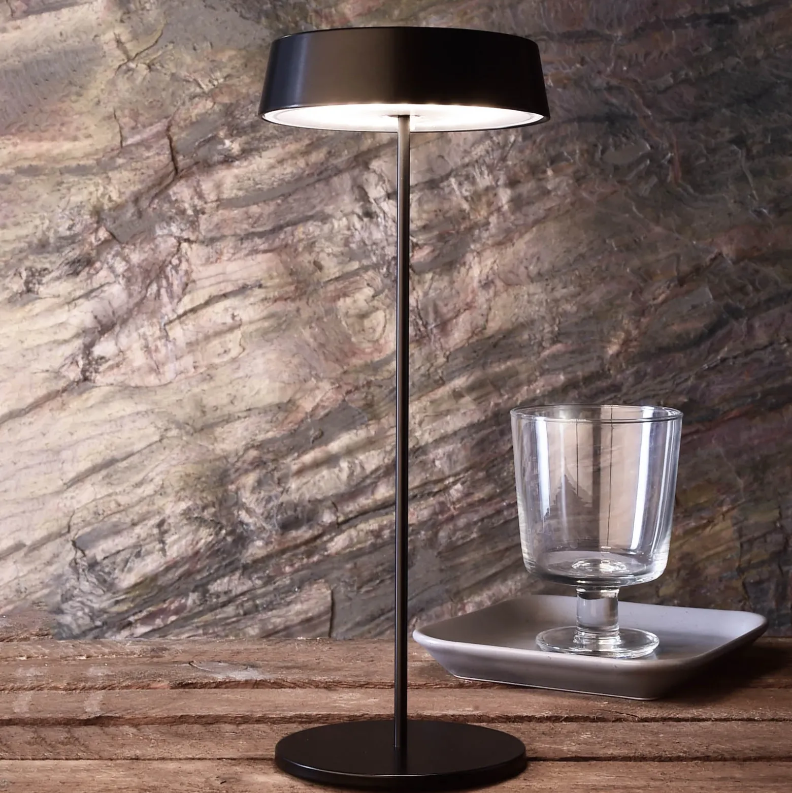 Lámpara de mesa LED Miram, batería, negro