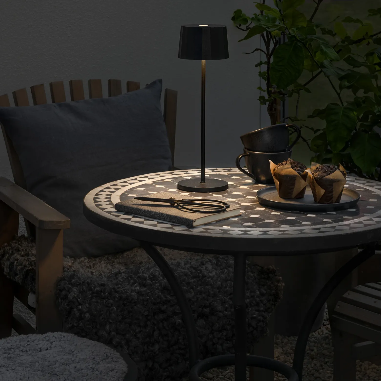 Lámpara de mesa LED Positano para exterior, negro