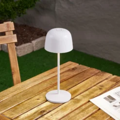 Lámpara de mesa LED recargable Lindby Arietty, blanca, atenuable, IP65