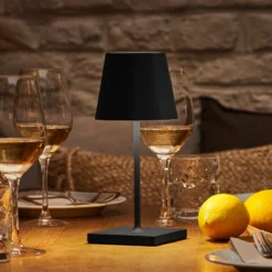 Lámpara de mesa LED recargable Nuindie mini, USB-C, negra, IP54, atenuable.