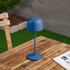 Lámpara de mesa LED recargable Lindby Arietty, azul, atenuable, IP65