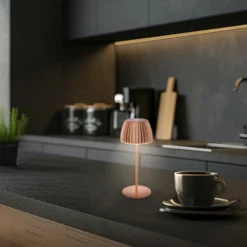 Lámpara de mesa LED recargable Brilo unplugged Riffle, 20 cm, cobre