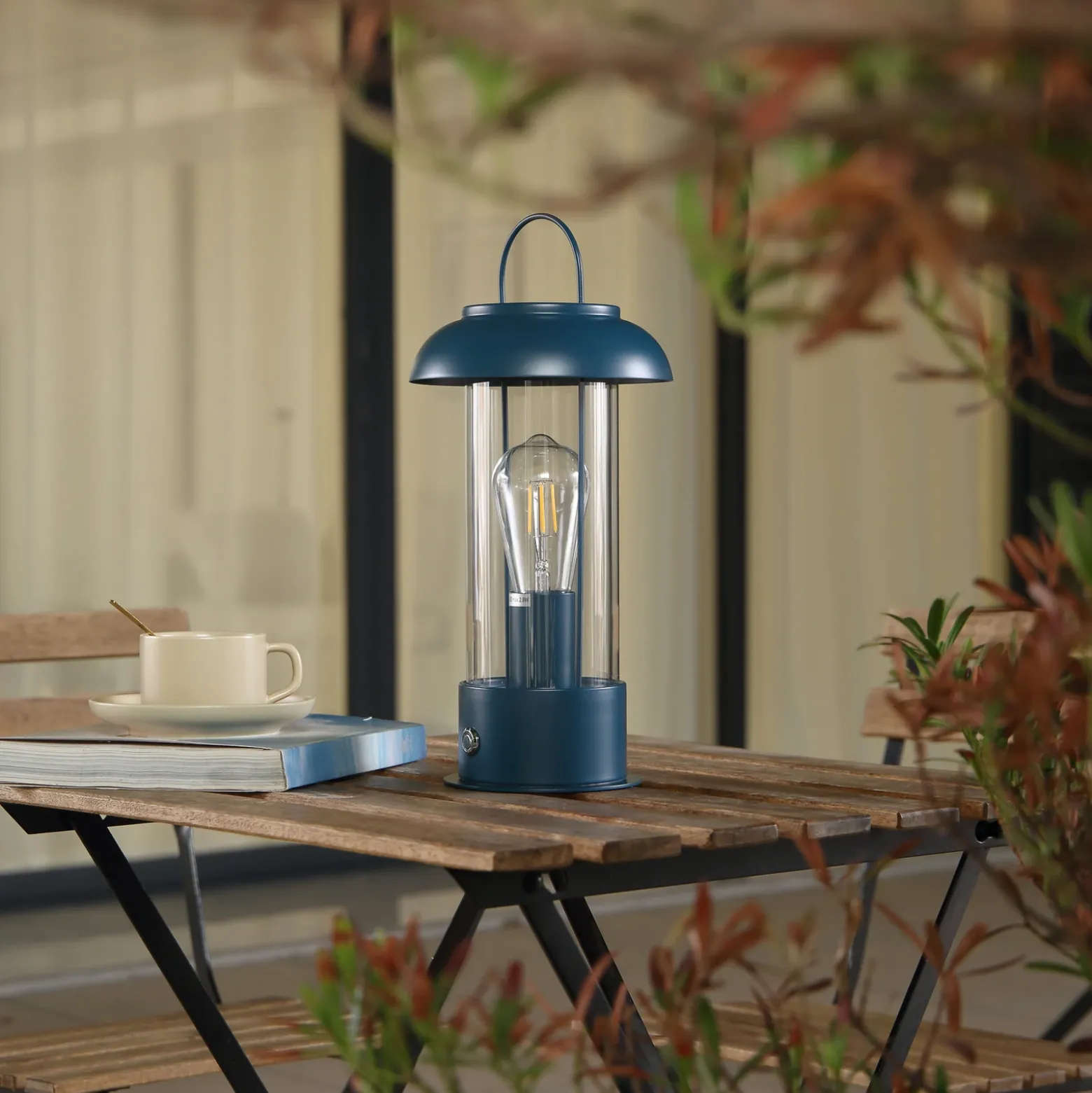Lámpara de mesa LED recargable Lindby Yvette, azul, IP44, regulador táctil