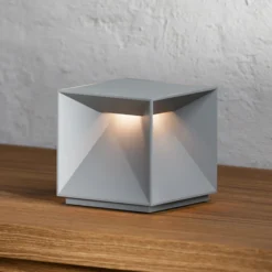 Lámpara de mesa LED recargable Nutalis, gris niebla, IP54, atenuable