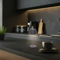 Lámpara de mesa LED recargable Brilo unplugged Riffle, 20 cm, antracita