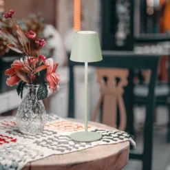 Lámpara de mesa LED recargable Viletto, verde salvia, IP54