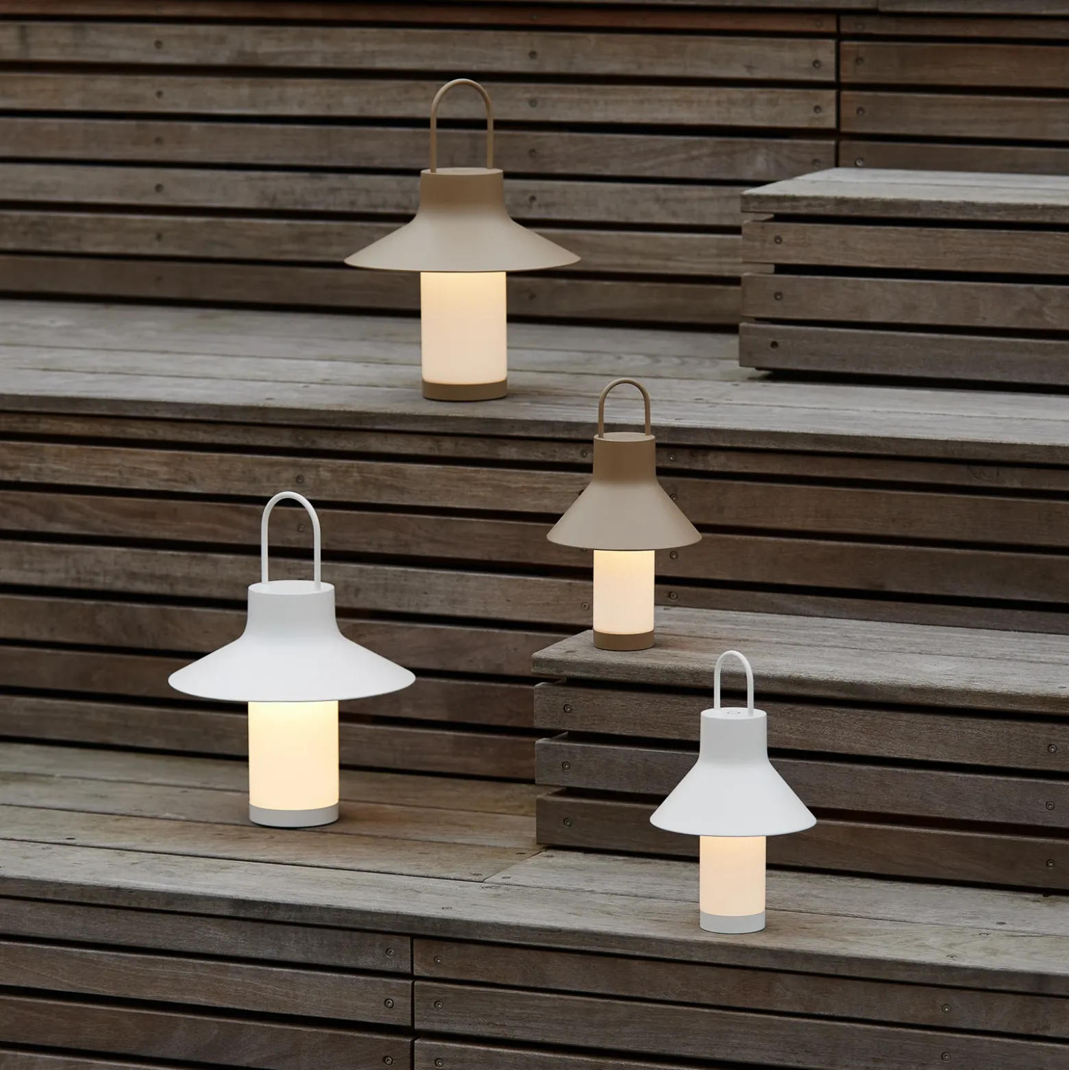 Lámpara de mesa LED recargable LOOM DESIGN Shadow Small, beige, IP65