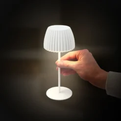 Lámpara de mesa LED recargable Brilo unplugged Riffle, 20 cm, blanca