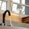 Lámpara de mesa LED recargable Nuindie, USB-C, gris, IP54, atenuable