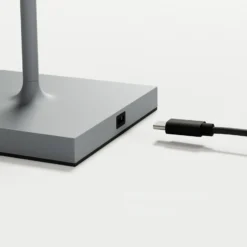 Lámpara de mesa LED recargable Nuindie, USB-C, gris, IP54, atenuable