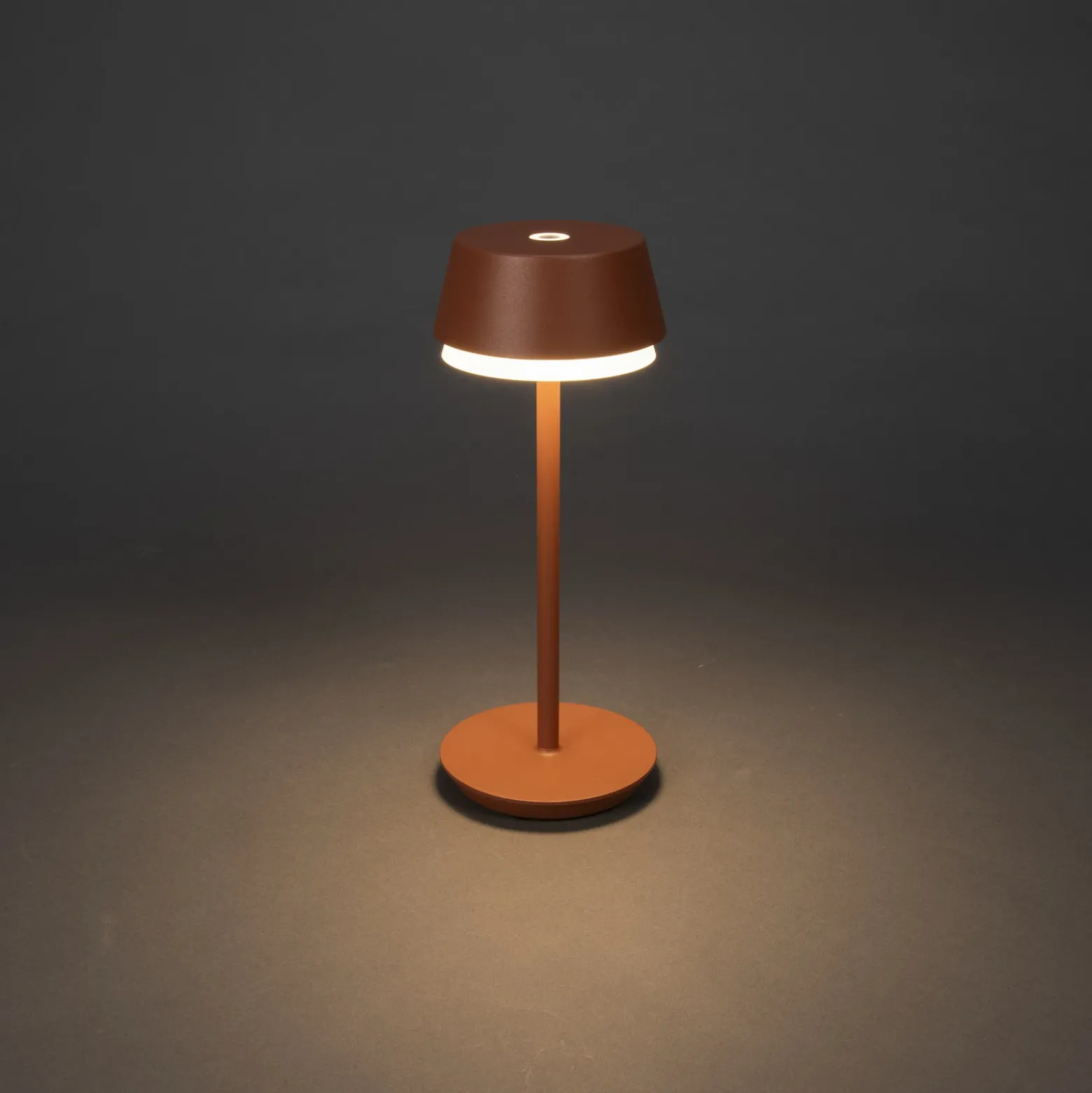 Lámpara de mesa LED recargable Lyon, terracota, IP54, atenuador, CCT, RGB