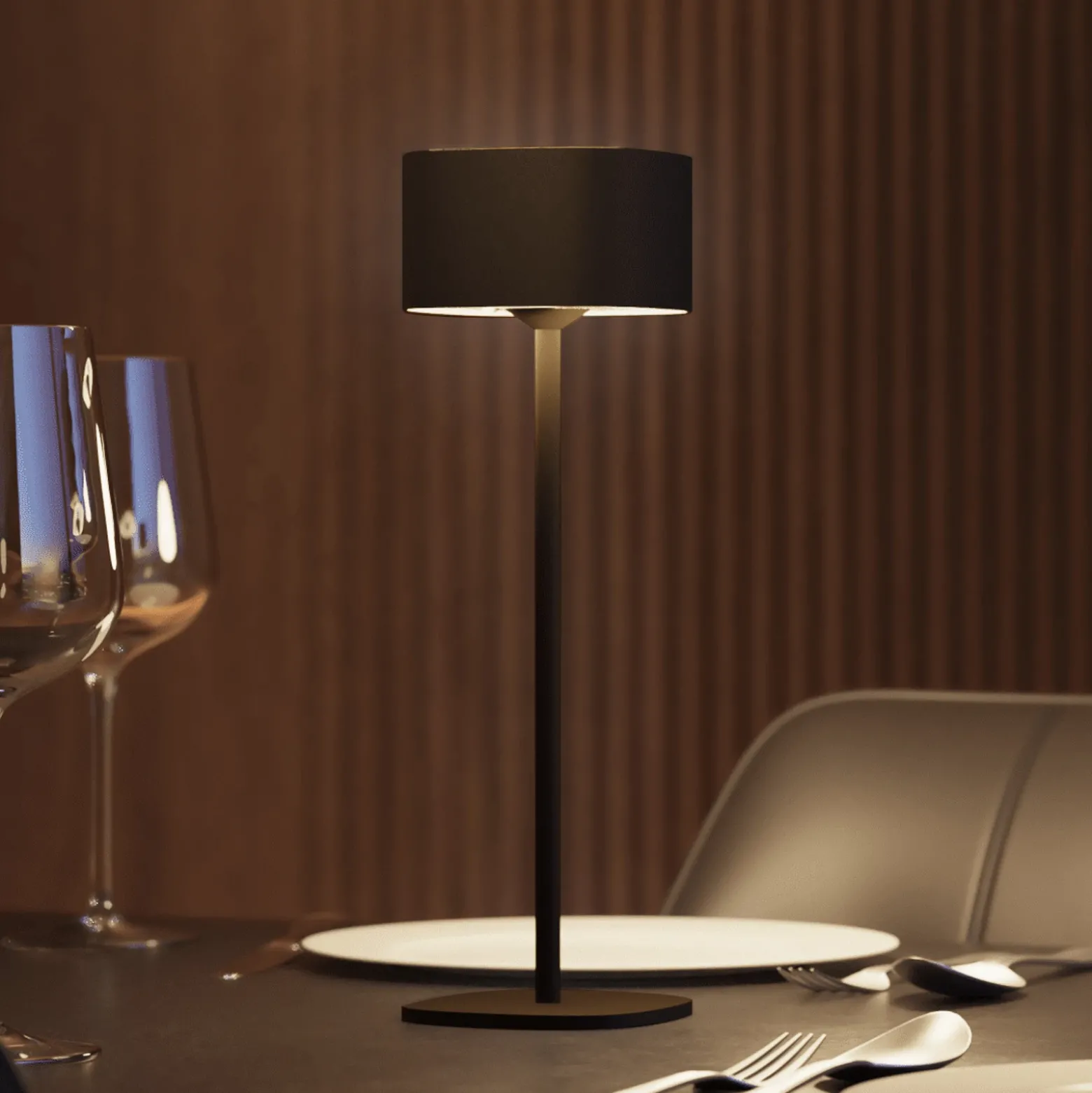 Lámpara de mesa LED recargable Calex Serino, negro, aluminio, 2700 K