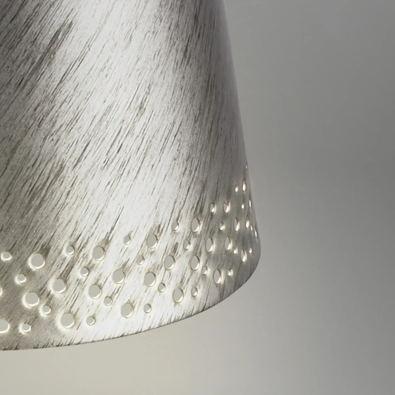 Lámpara de mesa LED recargable Kiki, plata envejecida, IP44, 3.000K
