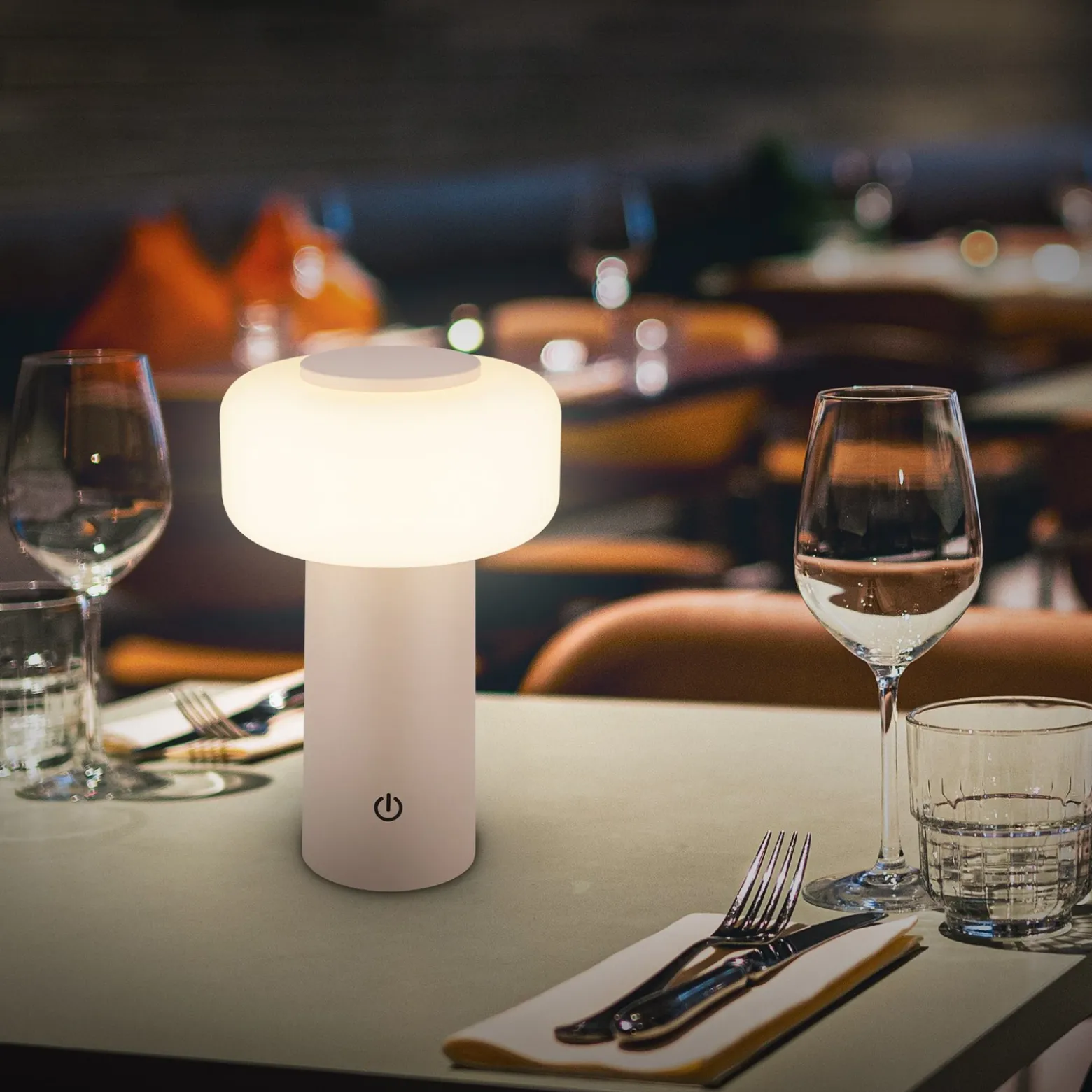 Lámpara de mesa LED recargable Juna, beige, IP44, atenuable, 20 cm