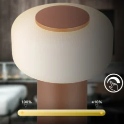 Lámpara de mesa LED recargable Juna, marrón, IP44, atenuable, 20 cm