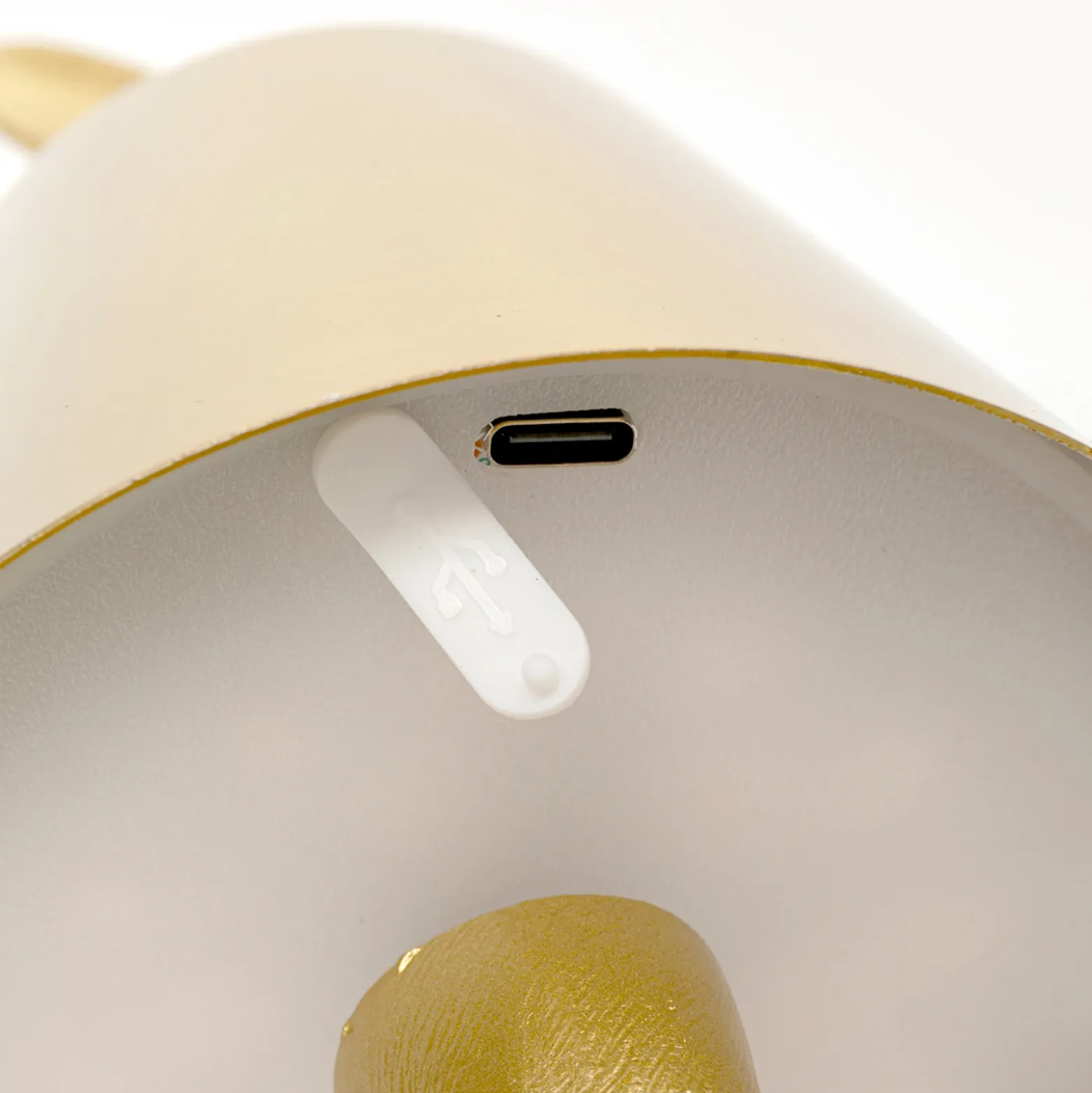 Lámpara de mesa LED recargable KARE Animal Rabbit, dorada, IP54, 29 cm