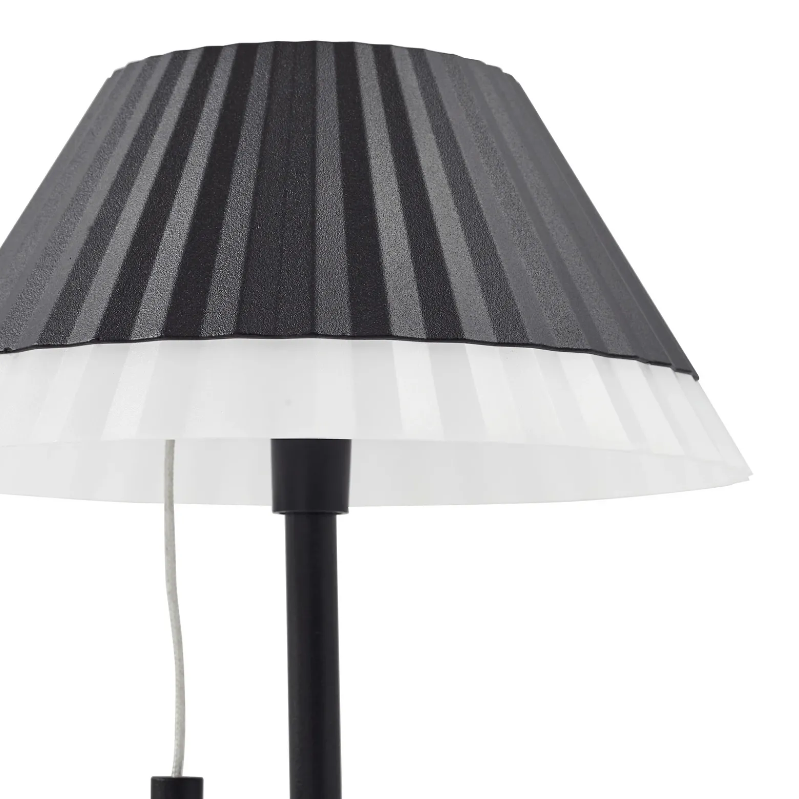 Lámpara de mesa LED recargable Ilvi de Lindby, negra, aluminio, Ø 17,5 cm