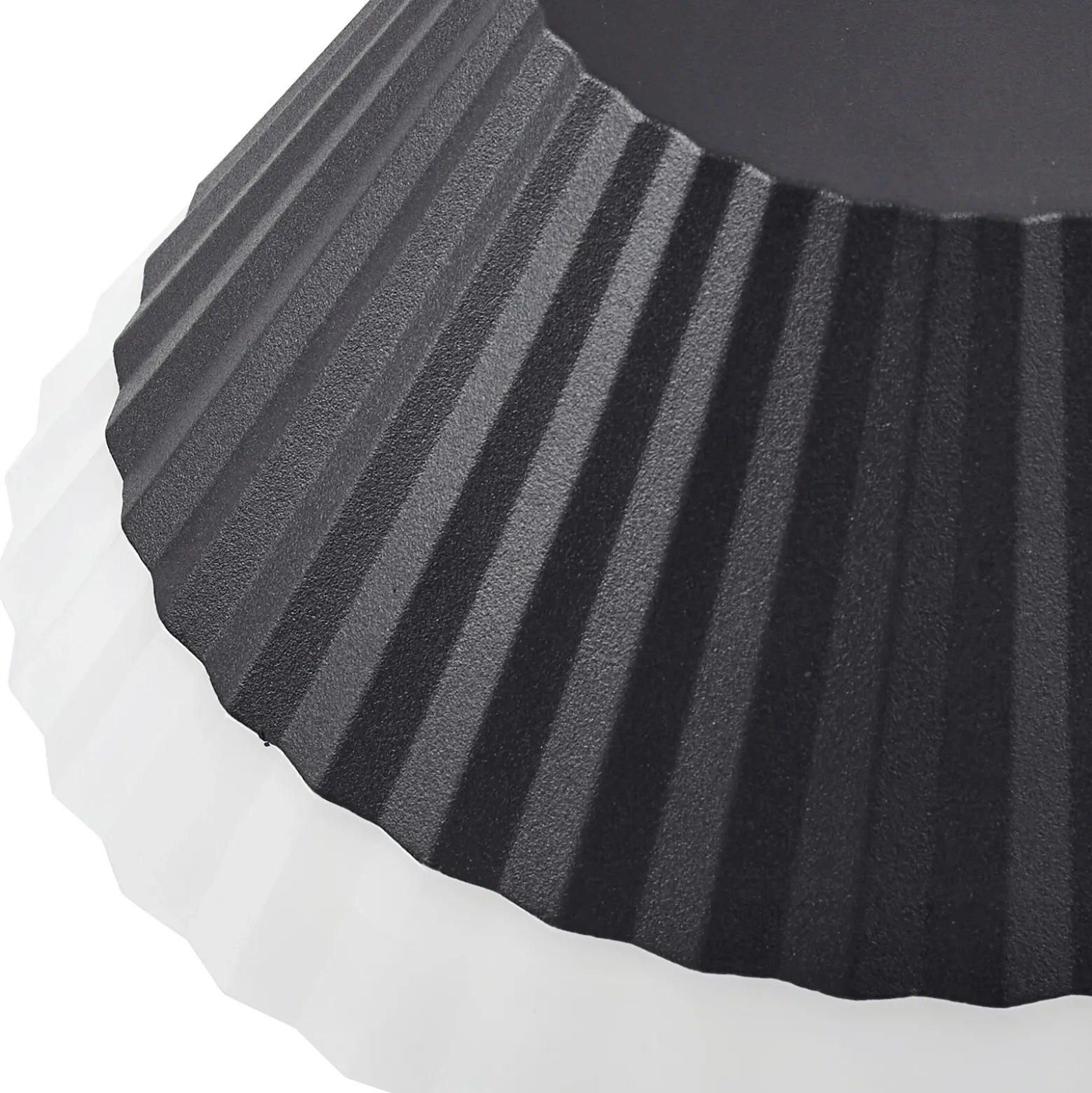 Lámpara de mesa LED recargable Ilvi de Lindby, negra, aluminio, Ø 17,5 cm