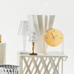 Lámpara de mesa LED recargable Kartell Battery, 26 cm, color dorado, IP54