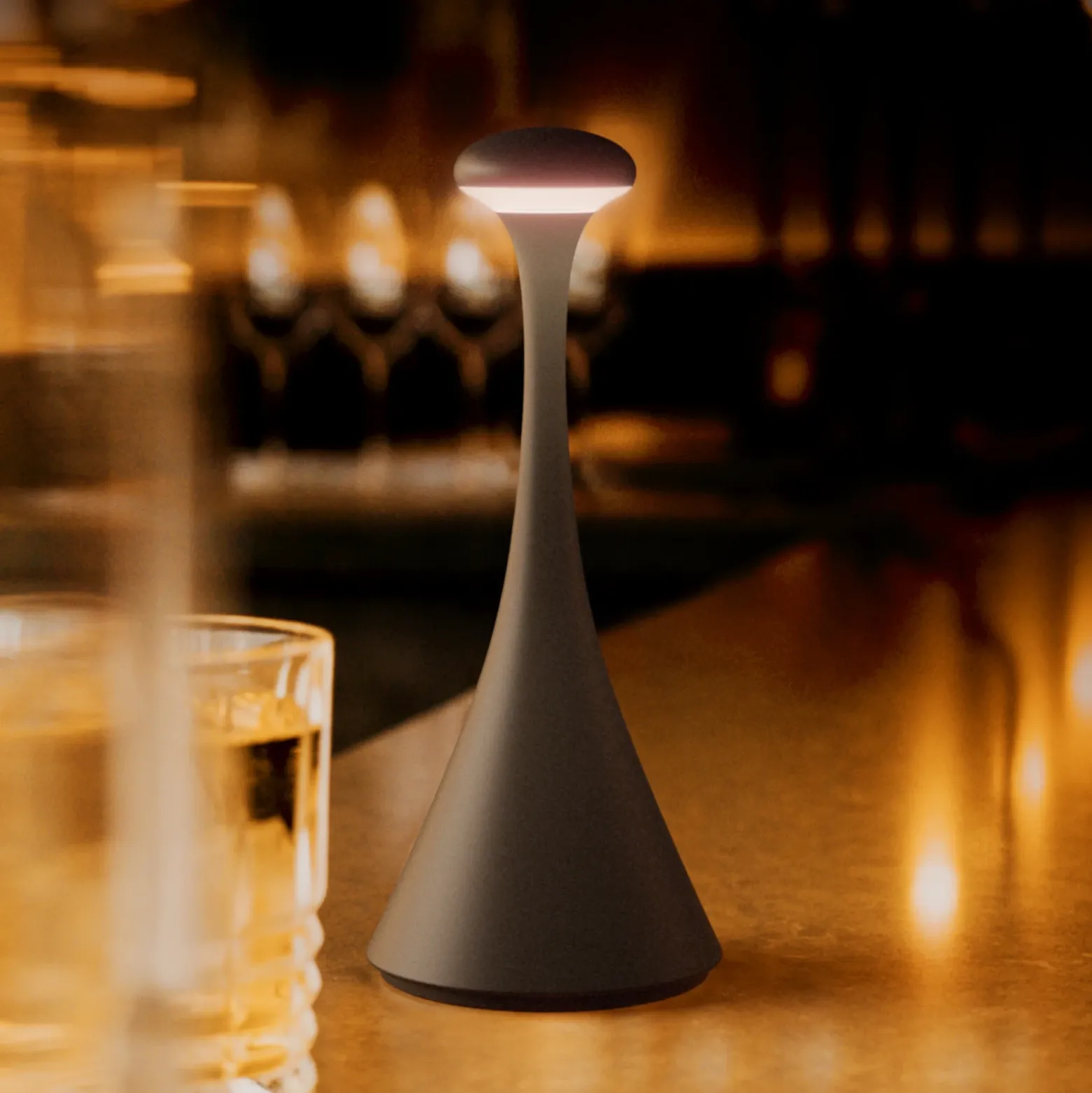 Lámpara de mesa LED recargable Nudrop mini, negra, IP54, atenuable
